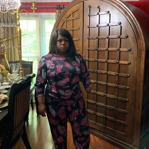 Black floral 2-piece Set. Size 14/16